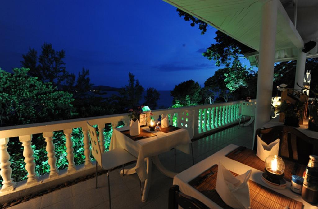 Karon Cliff Contemporary Boutique Bungalows Hotel ร้านอาหาร รูปภาพ